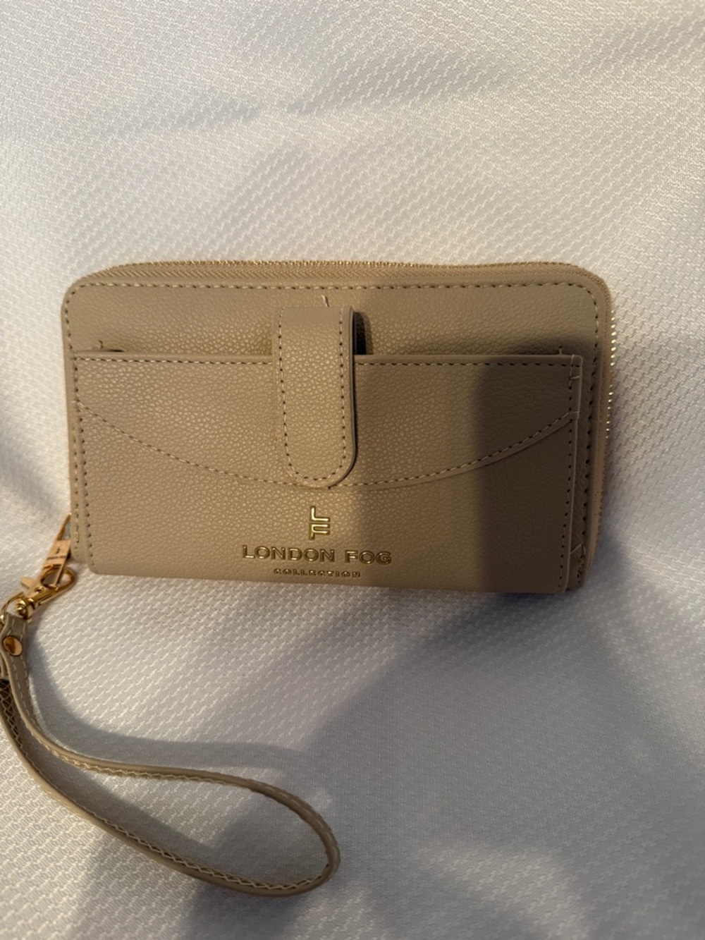 London Fog Beige Pebbled Faux Leather Zip Around Wristlet Wallet Gold Hardware